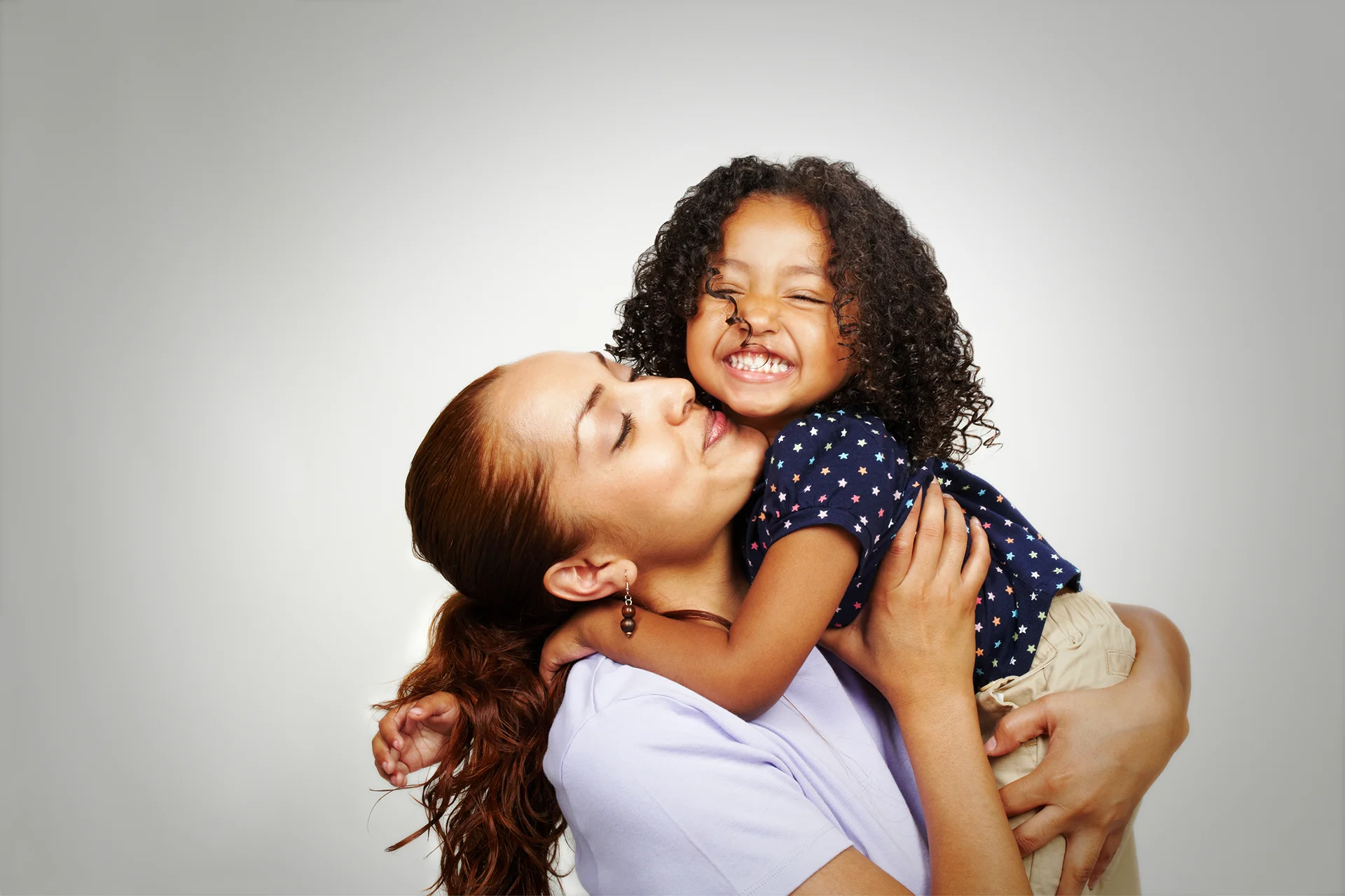 Foto de uma mãe com seu bebê.